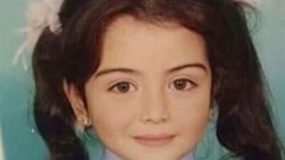الفتاة التي لا ټندم على صورتها وهي صغيرة
