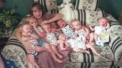 تركها زوجها لأنها أنجبت 7 أطفال، لن تصدق كيف أصبحو