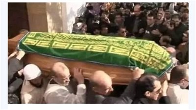 النعش كان ثابت مش راضي يدخل المسجد. كلنا فكرنا الست دي عملها غير صالح.