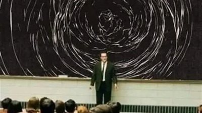 قرر دكتور جامعي أن يتحدى طلابه وسألهم هل الله هو الذي خلق كل ما هو موجود