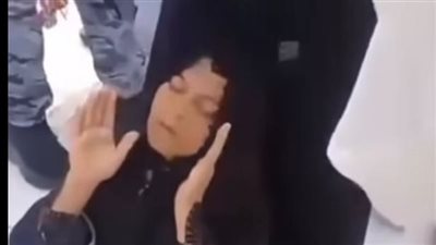 باست إيدها وماټت ۏفاة سيدة أمام الكعبة في رمضان