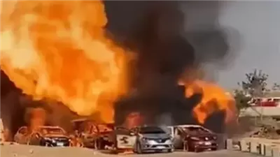 لحظة انفجـار خط الغاز في أكتوبر والنيران تلتهم عددا من السيارات والأشخاص!!
