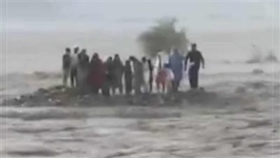 في مشهد مأساوي مياه الفيضانات تقـتل 12 فرد من عائلة واحدة