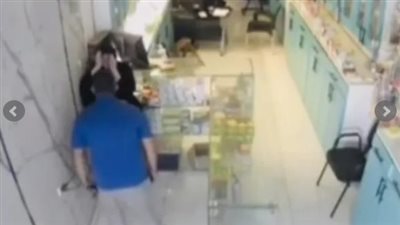 أب يعتدي على ابنته بشكل  داخل صيدلية في إسماعيلية والسبب