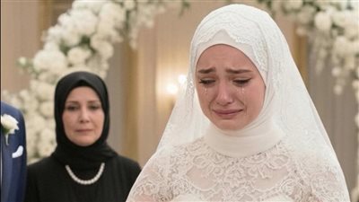 في زفاف ابنتي، قدّمت لها حماتها علبة هدايا بداخلها زيّ خادمة
