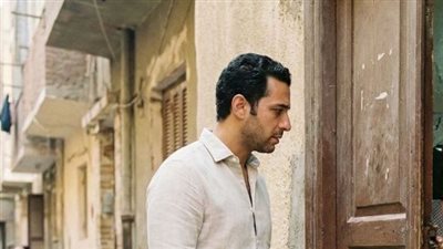 قرر المليونير أن يزور منزل خادمته في منزلها فجأة وكان صدمة ما شاهده