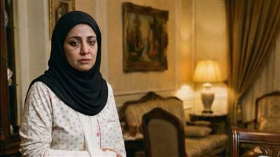 جعلني زوجي أستضيف حفلة عيد ميلاده وذراعي مکسورة