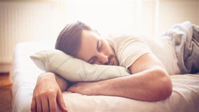 ليست مجرد نوم عميق.. ماذا يخبرك بلل وسادتك عند الاستيقاظ عن ديدان أمعائك؟