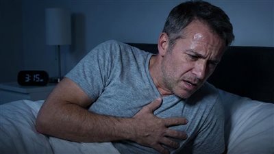 ضيق التنفس الليلي: الأسباب، الأعراض، واستراتيجيات العلاج