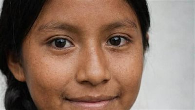 كانت تحت قدميه 15 سنة… وهو يقود البحث عنها أمام الكاميرات!
